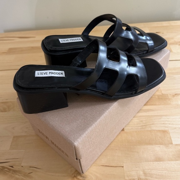 STEVE MADDEN BLACK CHUNKY HEEL SLIP ON SANDAL COMES WITH BOX - Picture 4 of 11